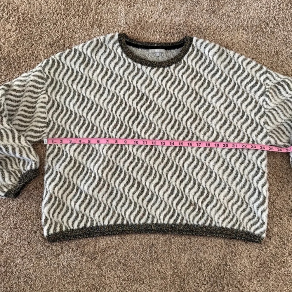 OLIVER BONAS Wavy Tinsel Metallic Knitted Jumper Sweater 
Sz US 14 or Large - Picture 12 of 12